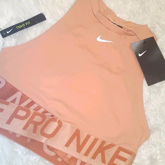 Workout top - Picture 2 of 2